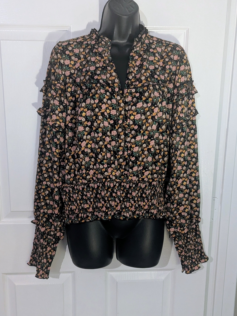 GiGiO Floral Smocked Waist Ruffle Blouse Women’s L Boutique
